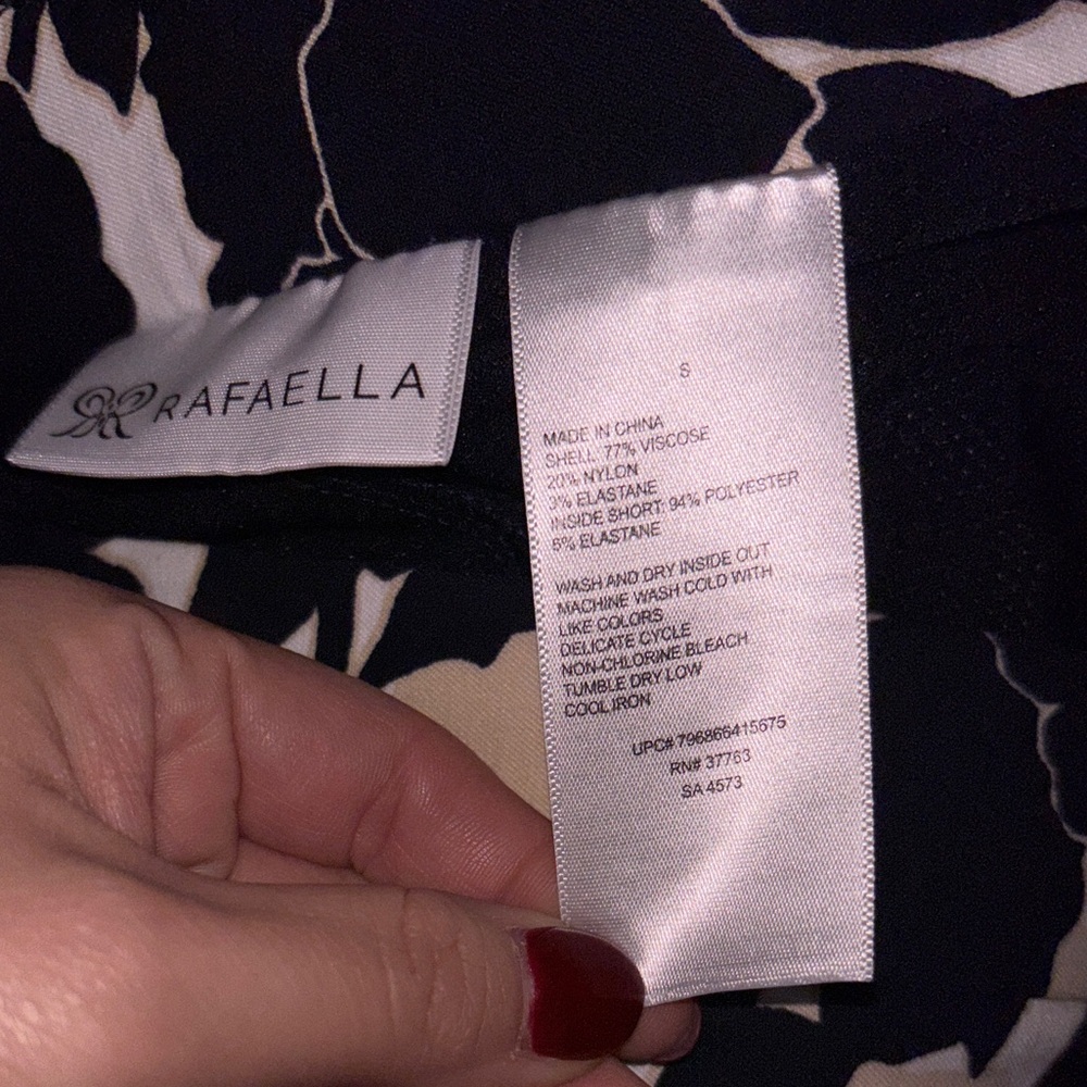 Rafaella Women's Wide Waistband Stretch Pull-On Style Skort (Black, S) NWOT - Picture 4 of 4